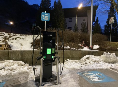 Schnellladestation Hypercharger Hofer Markt